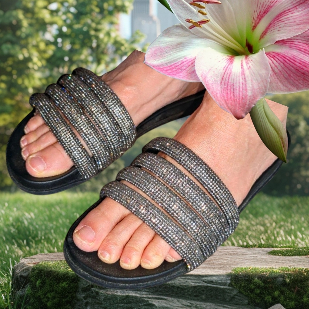 💎 Bedazzled Bling Slide Sandals 9? Black w/ Silver Gray Crystals Sparkly XOXO